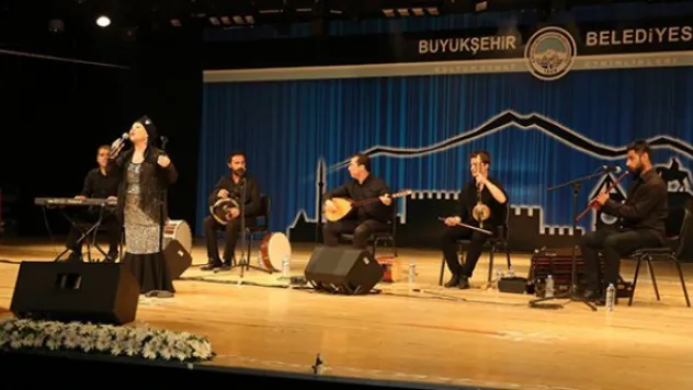 Bedia Akartürk'ten keyifli akşam