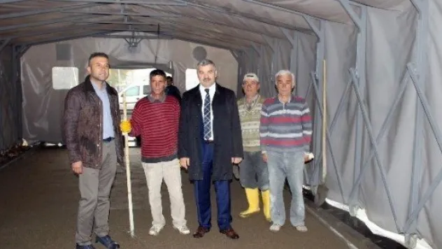 Belediyeden Yağmur Altında Çalışan İşçilere Çadırlı Koruma