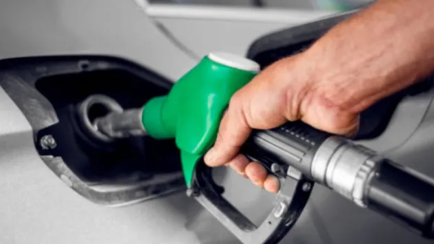 Benzine indirim beklentisi