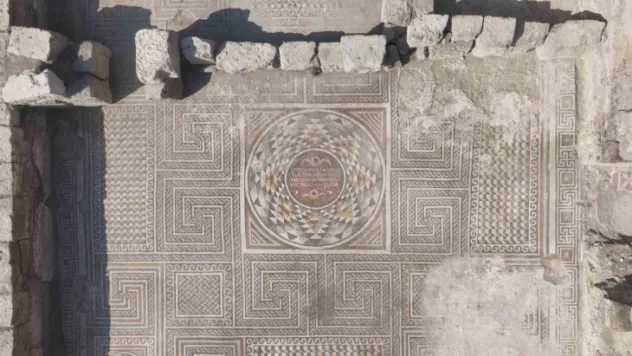 Bin 700 yıllık mozaiklerde üç boyutlu desenler