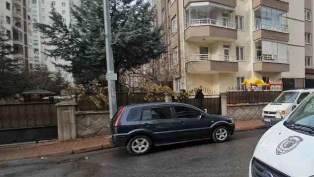 Boşanma aşamasındaki eşini görmeye giden şahıs, görevlinin eşini öldürdü