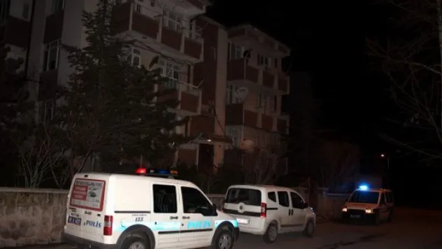 Bunalıma giren genç kız kendini astı