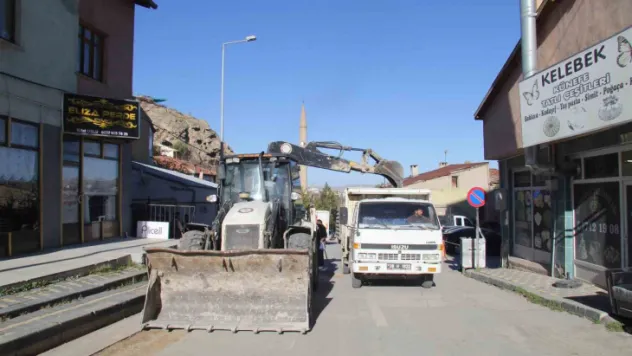 Bünyan'da alt yapı nedeniyle bozulan yollar yenileniyor