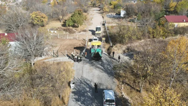 Bünyan'da cam teraslar bölgesine güvenli ulaşım için asfalt çalışması