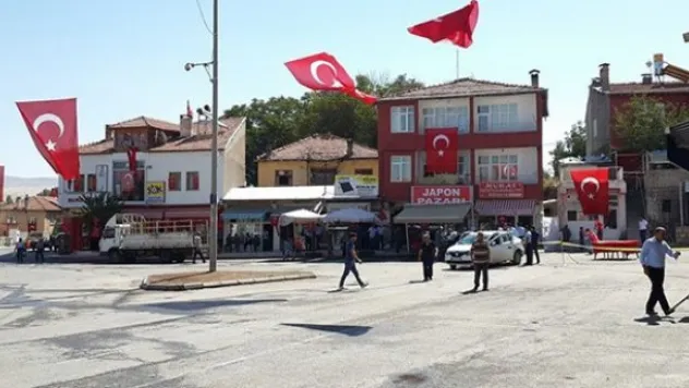 Bünyan, al bayraklarla donatıldı