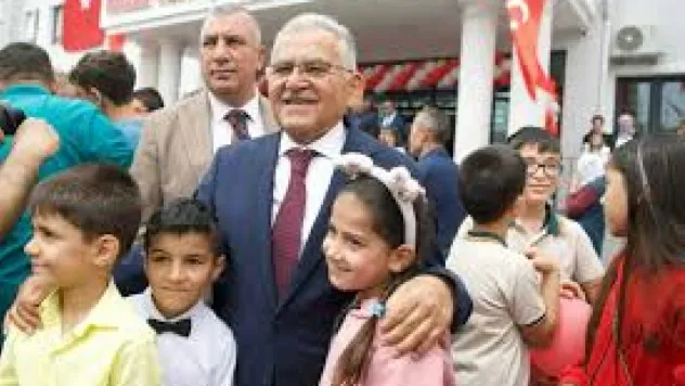 Büyükkılıç'tan 23 Nisan Mesajı: 'Her şey çocuklar için'