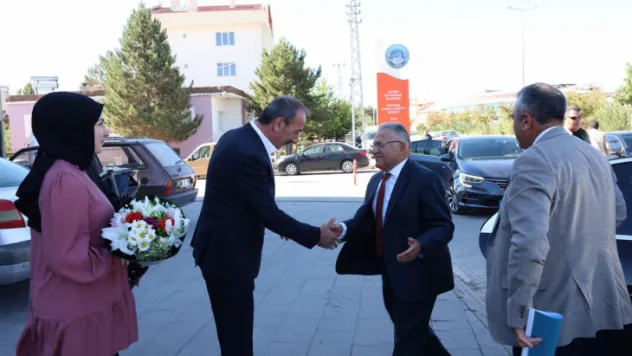 Büyükkılıç, Tomarza muhtarlarıyla bir araya geldi