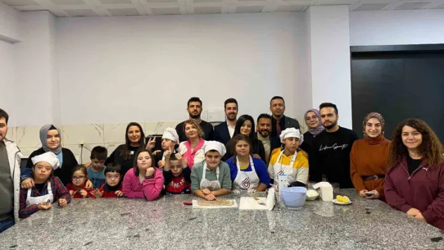 Engelsiz Yaşam Merkezi'nde 'mutfak ve ebru' etkinliği