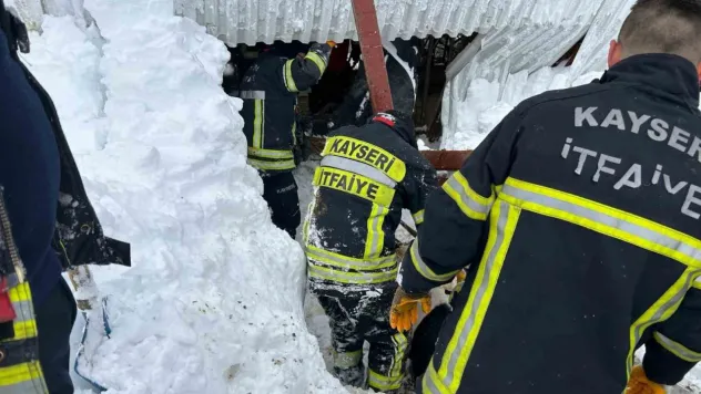 İtfaiye'den 'kar' mesaisi