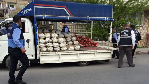 Büyükşehir Zabıtası, Kasım Ayında 47 Seyyar Satıcıya Yasal İşlem Uyguladı