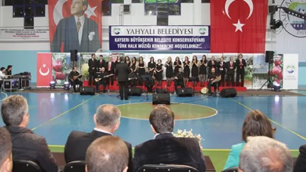 Büyükşehir belediye konservatuarı Yahyalı'da konser verdi