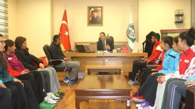 Büyükşehir Belediyesi'ni temsil edecek sporcular Spor Etkinlikleri AŞ.'yi ziyaret etti