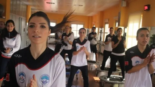 BÜYÜKŞEHİR BELEDİYESİ SPOR SALONLARINDA TRAMBOLİN SEANSLARI BAŞLATILDI