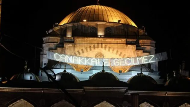 Çanakkale'nin 100. yılına özel 'Çanakkale geçilmez' mahyası