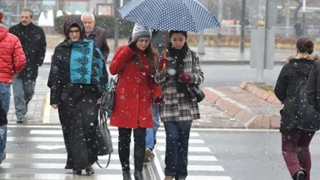 Cemrenin düşmesine iki gün kala Kayseri'de kar yağdı