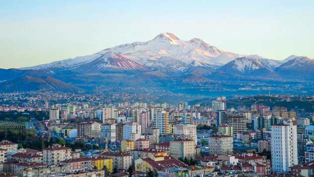 CHP'li Özgür Özer: 'Kayseri parsel parsel satılıyor'