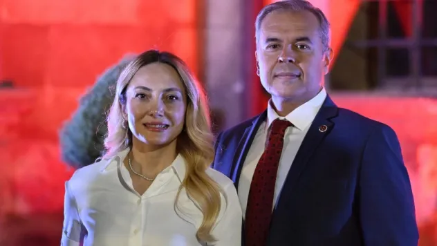 CHP'li Özgür Özer 'Türk milletinin bu kutsal ve büyük bayramını kutluyorum'