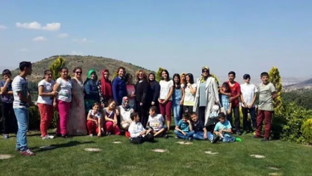 Çocuk evlerinde kalan çocuklara piknik morali