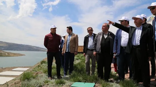 Çolakbayrakdar, sahildeki tatil köyünü tanıttı