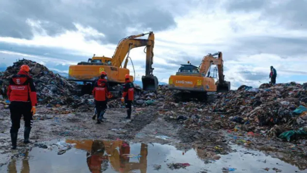 Çöp yığını altında kalan işçi yaşamını yitirdi