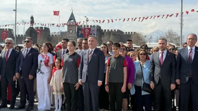 Cumhuriyet Meydanı'nda 23 Nisan töreni düzenlendi