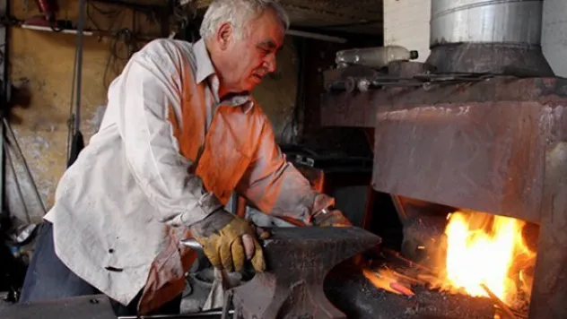 Demir ustalarının Ramazan'da aşırı sıcakla sınavı
