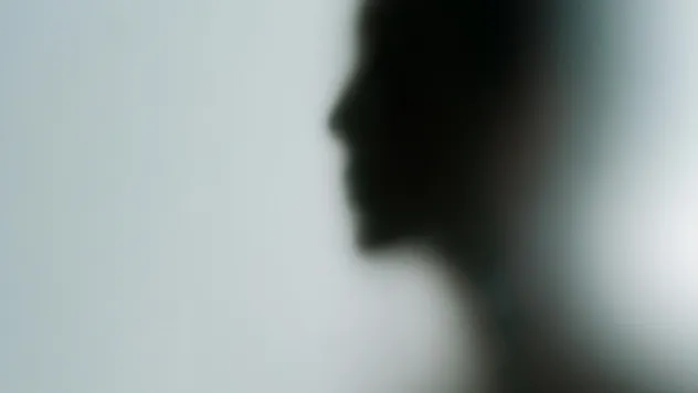 Derealizasyon: Gerçeklik hissinin kaybolduğu psikolojik durum