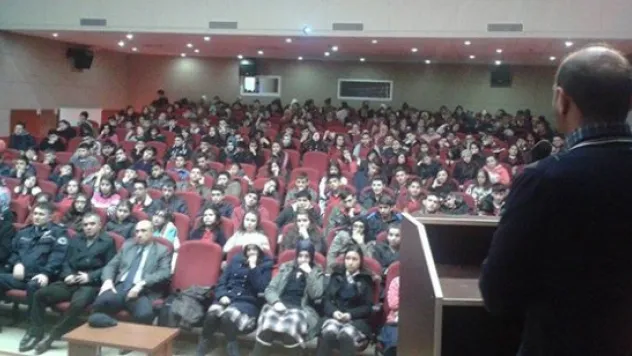 Develi'de öğrencilere siber suçlar konusunda seminer verildi