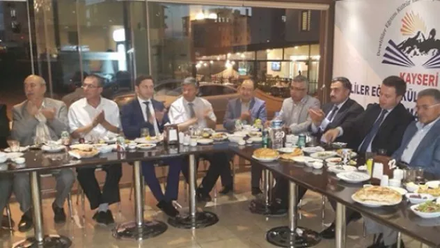 Develililer iftar yemeğinde buluştu