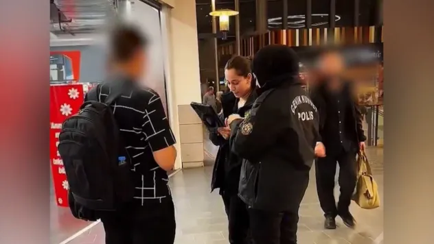 Devriye ekipleri AVM etrafında 975 kişiyi sorgulandı