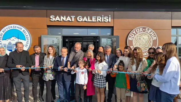 Doğa farkındalığı için Ahşap Kuş Evleri Sergisi açıldı