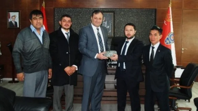 Doğu Türkistanlılardan Emniyet Müdürü Kulular'a Ziyaret 