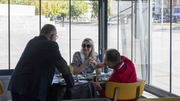 Doktor başkana 'glütensiz kafe' teşekkürü