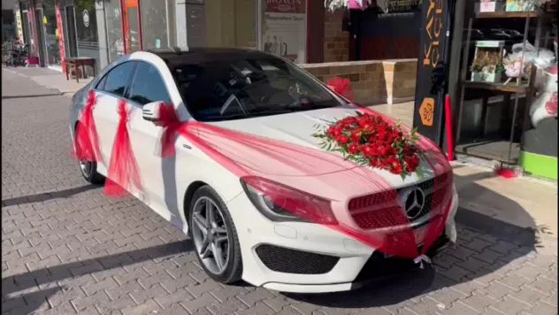 Dünya evine girecek çiftlerin araç süsleme maliyeti 500 lira