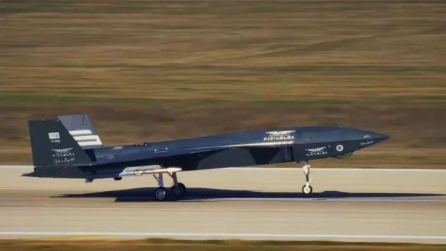 Dünyada ilk: Bayraktar Kızılelma insansız savaş uçağı ile havadan havaya füze ile hedefini vurdu