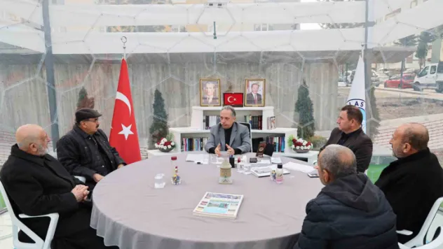 Elbistan'da kol kola, şeffaf odada baş başa