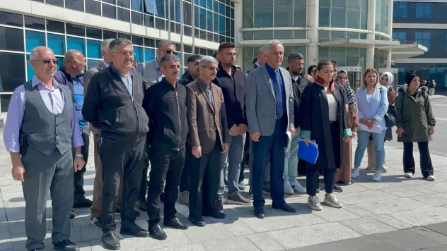 Emlakçı tarafından dolandırıldığını iddia eden 49 kişi, yetkililerden yardım istedi