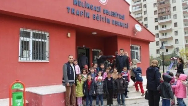 Emniyet'ten Kardeş Okul Öğrencilerine Trafik Eğitimi 