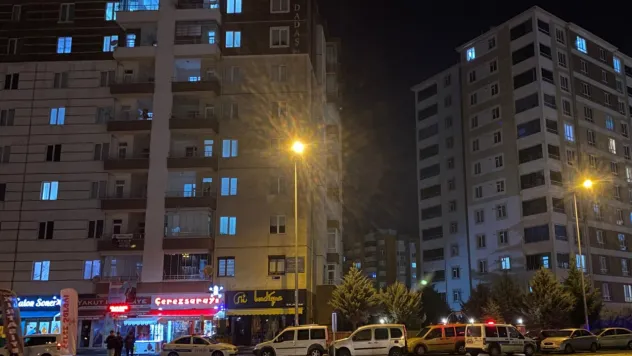 Engelli genç kazara silahla kendini vurdu