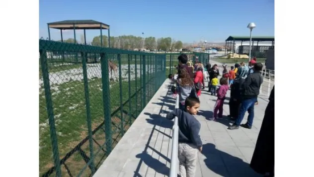 Engelli vatandaşlar hayvanat bahçesini gezdi