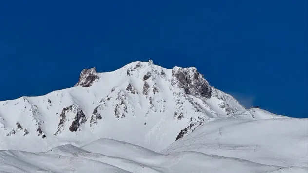 Erciyes'e Nisan karı