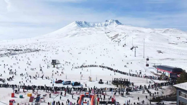 Erciyes Kayak Merkezi 2 buçuk ayda 2 milyon kişiyi ağırladı
