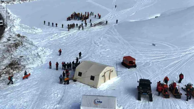 Erciyes Kayak Merkezi'nde Gerçekçi Çığ Tatbikatı