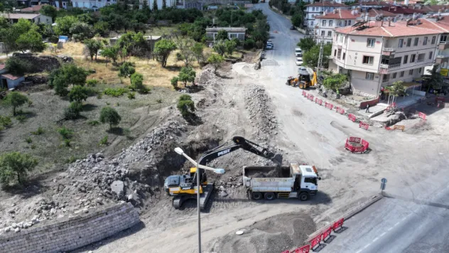 Erciyes Mahallesi'nde Yol Genişletme Çalışmaları Sürüyor