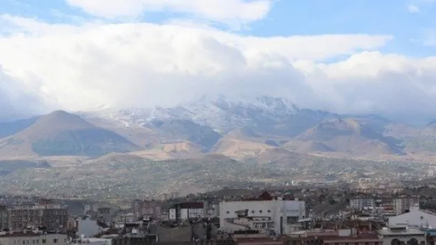 Erciyes Dağı'na Kar Yağdı 