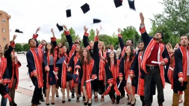 Erciyes Üniversitesinde Mezuniyet Sevinci