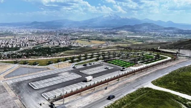 Kayseri'nin en manzaralı Millet Bahçesi'nin yapımı devam ediyor