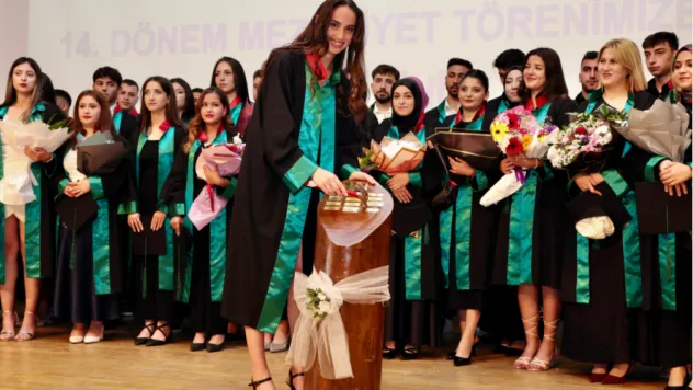 ERÜ Adalet MYO'da 14. Dönem Mezuniyet Sevinci