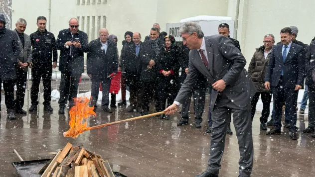 ERÜ'de kar altında Nevruz şenliği düzenlendi