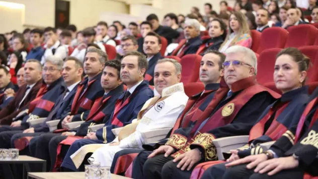 ERÜ'de Genç Tıbbıyeliler Beyaz Önlüklerini Giydi